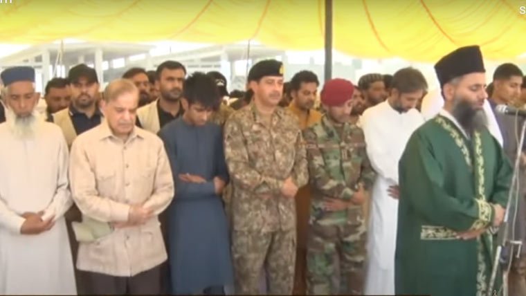 دہشتگرد حملے میں شہید کیپٹن فراز الیاس کی نماز جنازہ ادا، وزیراعظم کی شرکت