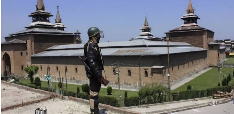 مودی حکومت نے کشمیریوں کو جامع مسجد سرینگر میں نماز عید کی ادائیگی سے روک دیا