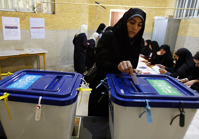 ایران میں صدارتی انتخابات کی تیاریاں مکمل، کل ووٹ ڈالے جائیں گے