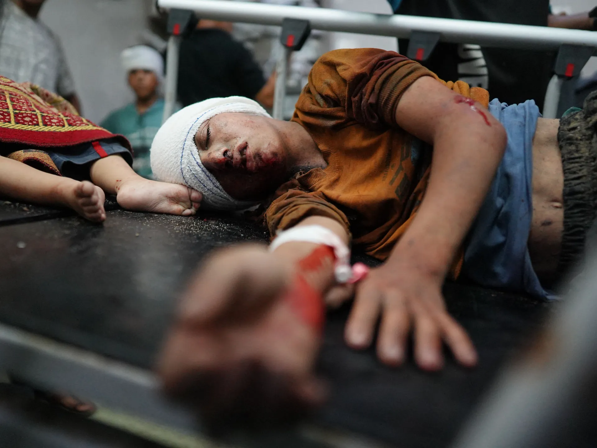 خان یونس میں ایمبولینس پر حملے میں 7 فلسطینی شہید