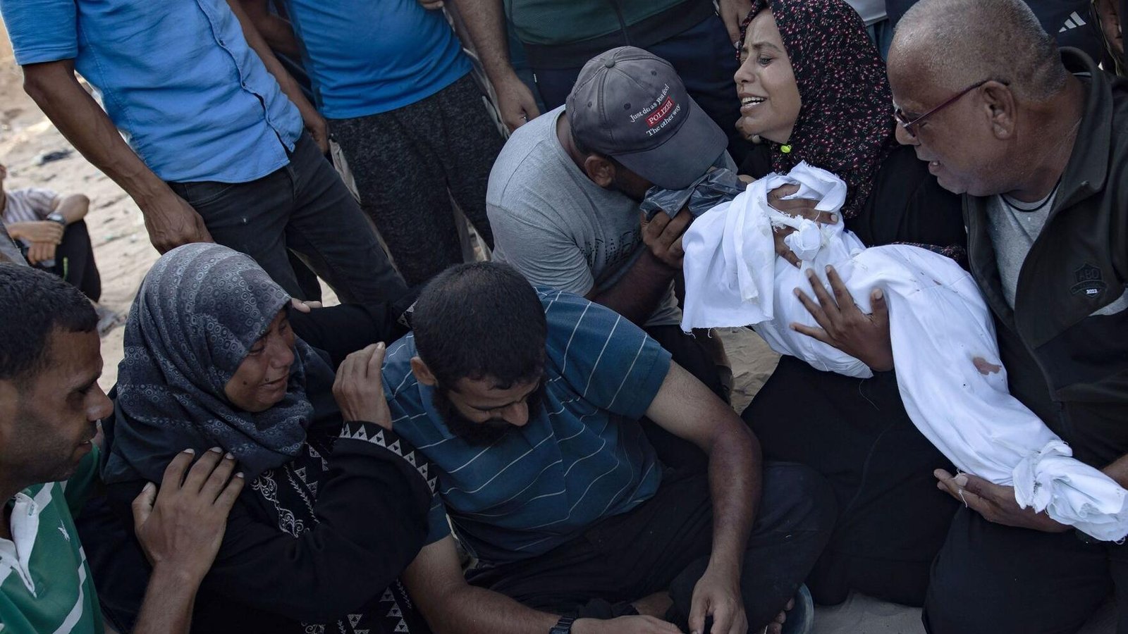 اسرائیلی فوج کے غزہ میں سیف زونز پر حملے، مزید 64 فلسطینی شہید