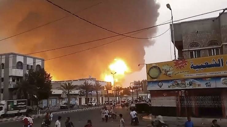 اسرائیل کا یمنی بندرگاہ حدیدہ پر حملہ، 3 افراد شہید، درجنوں زخمی