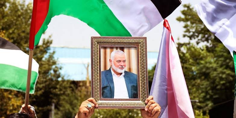 ایران میں 3 روزہ سوگ، انتقام کی علامت سرخ پرچم لہرادیا گیا