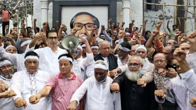 بنگلادیش میں سابق حکمراں جماعت عوامی لیگ کے کارکنوں کی ریلی ، فوج سے جھڑپیں، 15 زخمی