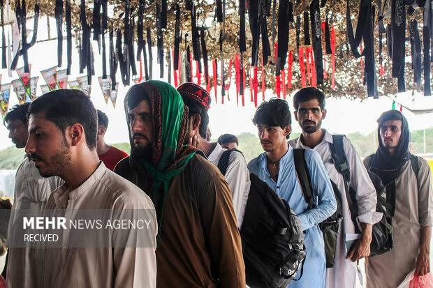 گوادر میں 4 روز سے پھنسے زائرین کراچی پہنچ گئے