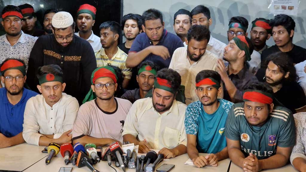 بنگلہ دیش : طلبہ کا فوجی حکومت قبول کرنے سے انکار، عبوری حکومت کا خاکہ پیش