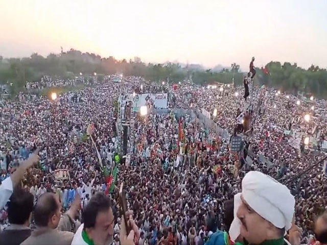 رکاوٹوں کے باوجود پی ٹی آئی کا کامیاب جلسہ، سیاسی قوت کا بھرپور مظاہرہ