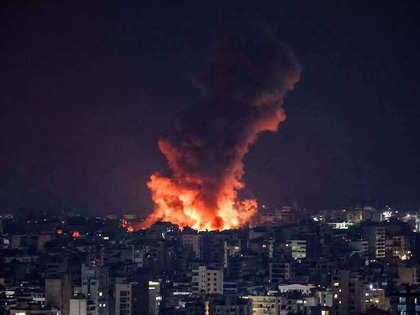 اسرائیلی فوج کے لبنان میں گیس تنصیبات اور تیل ذخائر پر حملے، حزب اللہ سے جھڑپ میں 25 فوجی ہلاک