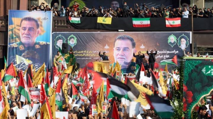 تہران: شہید جنرل عباس نیلفروشان کی تشیع جنازہ میں عوام کا سمندر
