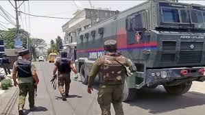 سری نگر کے مصروف بازار میں دستی بم حملہ، 12 افراد زخمی