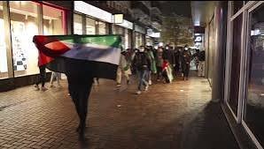 ایمسٹرڈیم میں فلسطینی پرچم کی توہین پر اسرائیلیوں کو مہنگی پڑ گئی