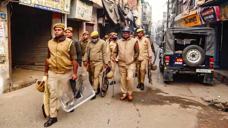 بھارت میں مسجد کو مندر قرار دینے پر ہنگامہ، پولیس فائرنگ سے 5 مسلمان شہید