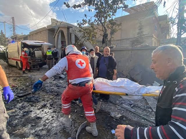لبنان کے رہائشی علاقوں اور دمشق پر صیہونی فوج کے فضائی حملے