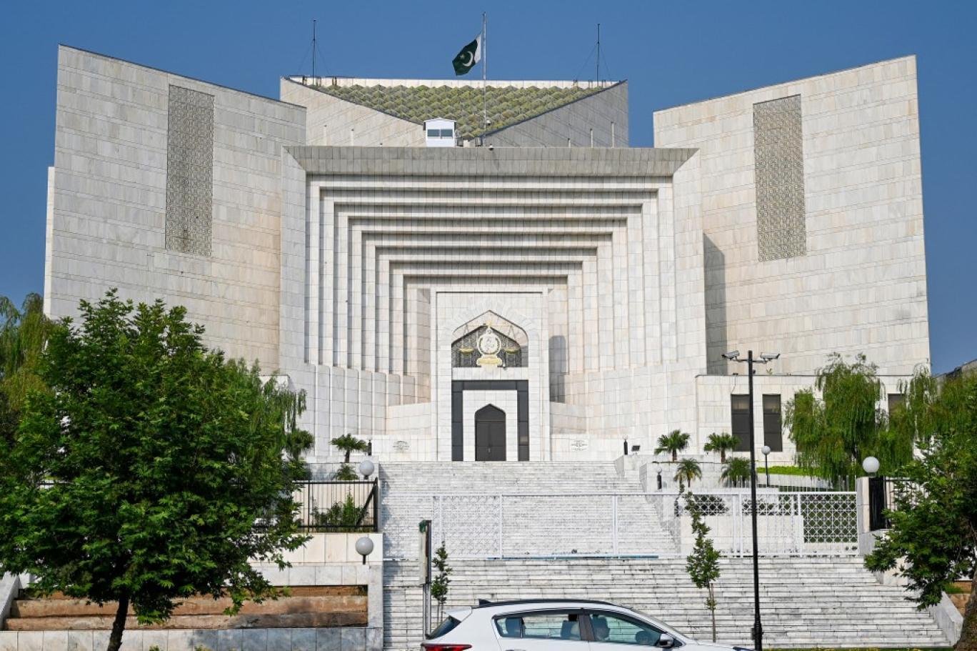 سویلینز کے ملٹری ٹرائل: سپریم کورٹ نے فوجی عدالتوں کو فیصلے سنانے کی اجازت دیدی