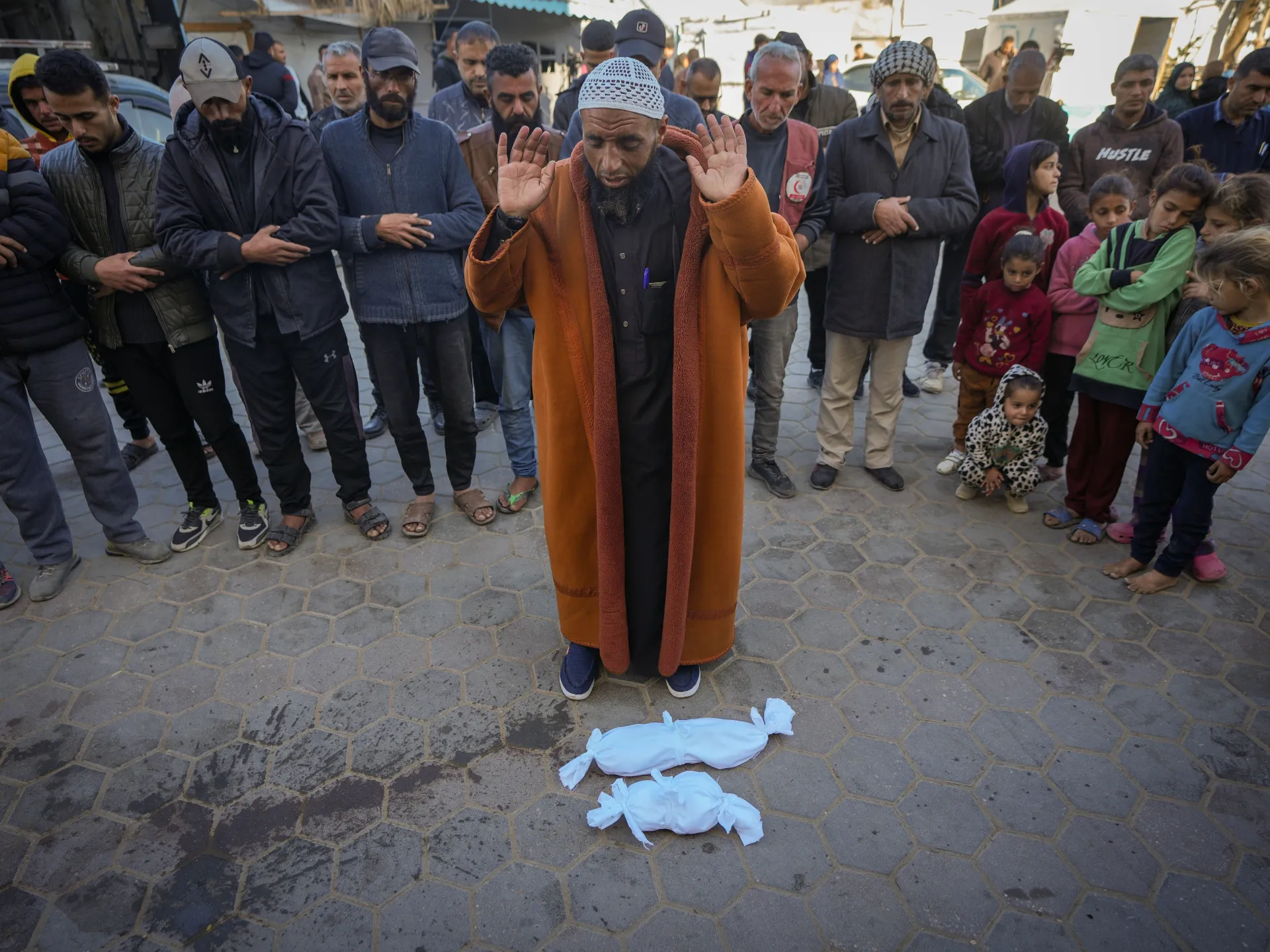 اسرائیل جنگی طیاروں کی بمباری، نہتے خواتین و بچوں سمیت مزید 30 فلسطینی شہید