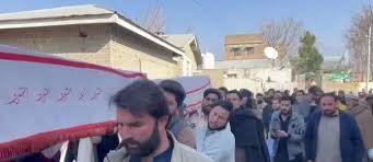 پاراچنار میں دو شہیدوں کی نماز جنازہ ادا، ہزاروں افراد کا احتجاج