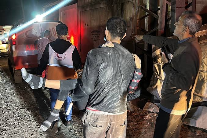 غزہ: خوراک کے لئے جمع فلسطینیوں پر فائرنگ، 4 فلسطینی شہید، 17 زخمی