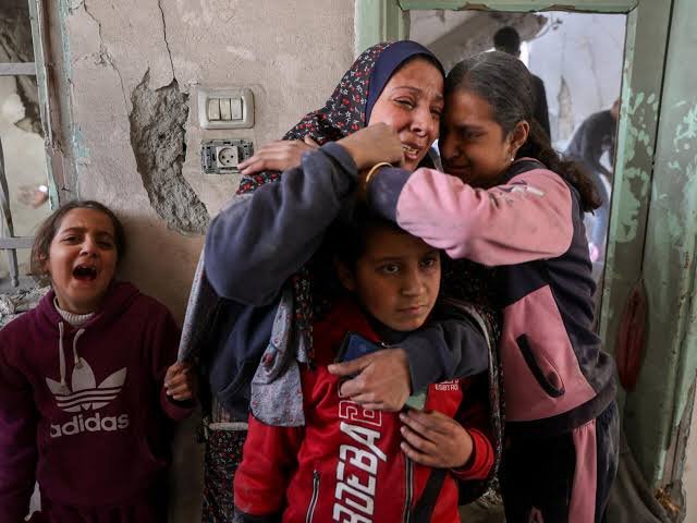 اسرائیلی بربریت جاری ، غزہ میں اسپتال اور مکانات پر حملوں میں مزید 60 سے زائد فلسطینی شہید