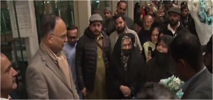 شام میں پھنسے 318 پاکستانی خصوصی طیارے کے ذریعے وطن پہنچ گئے