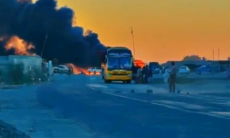 تربت میں بس کے قریب دھماکے میں 4 افراد جاں بحق، 32 زخمی