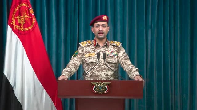 یمنی فوج کا امریکی بحری جہاز پر حملہ، بھاگنے پر مجبور