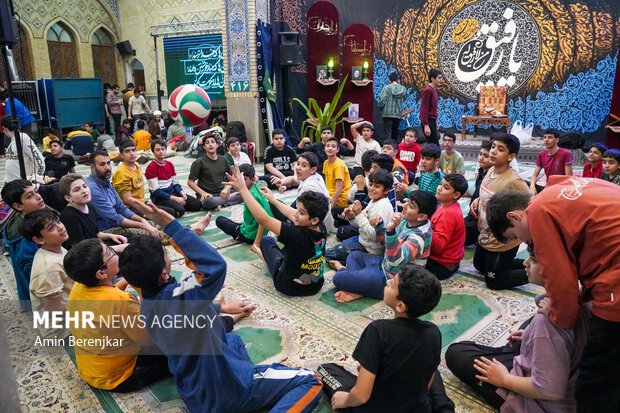ایران : نوجوانوں کے اعتکاف میں بیٹھنے کی شرح میں نمایاں اضافہ، سیکولر نقطہِ نظر کی واضح ناکامی