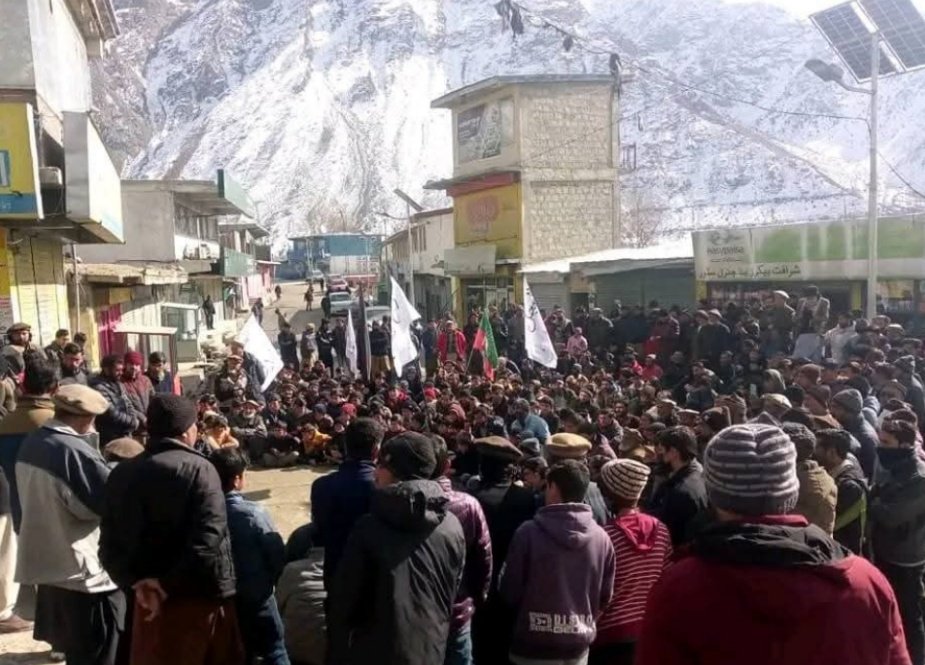 استور: امام زمانہ عج کی شان میں گستاخی کیخلاف دھرنا