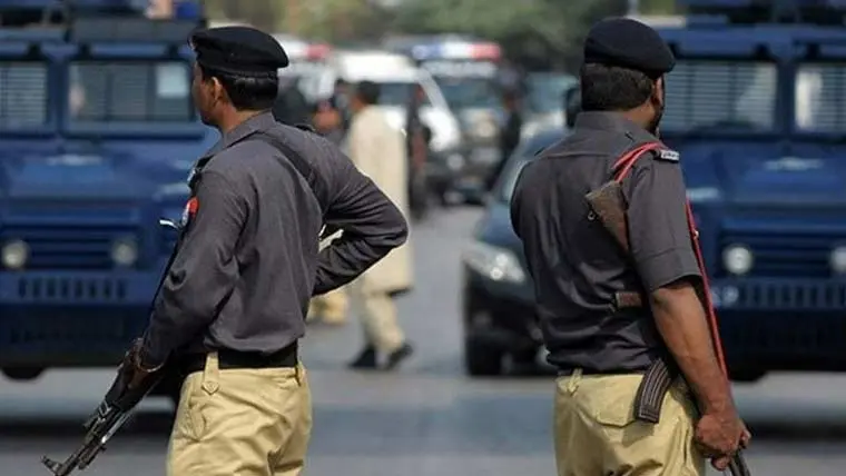 کے پی: دہشتگردوں کے 3 تھانوں پر حملے، پولیس کی بروقت کارروائی، امن دشمن فرار