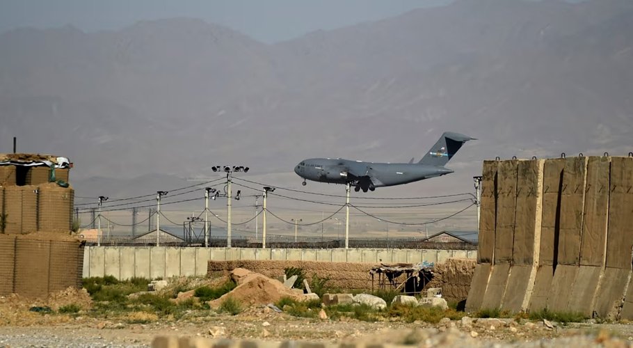 افغان طالبان نے بگرام ائیربیس امریکا کے حوالے کرنے کی تردید کردی