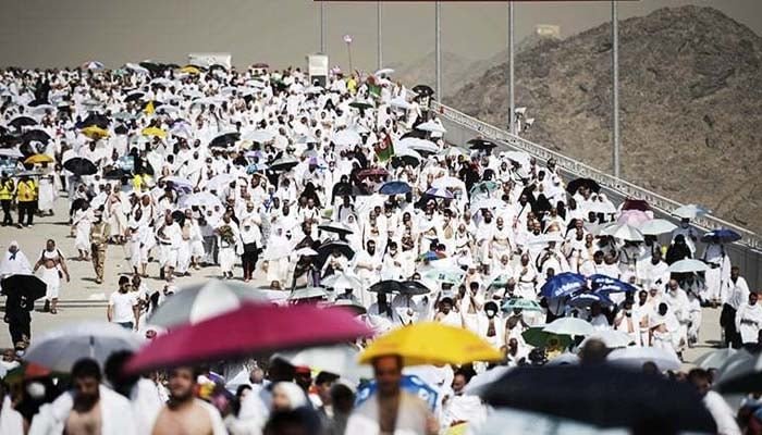 حجاج کرام کی رمی جمرات کے بعد قربانی، حاجیوں نے بال منڈوا کراحرام کھول دیے