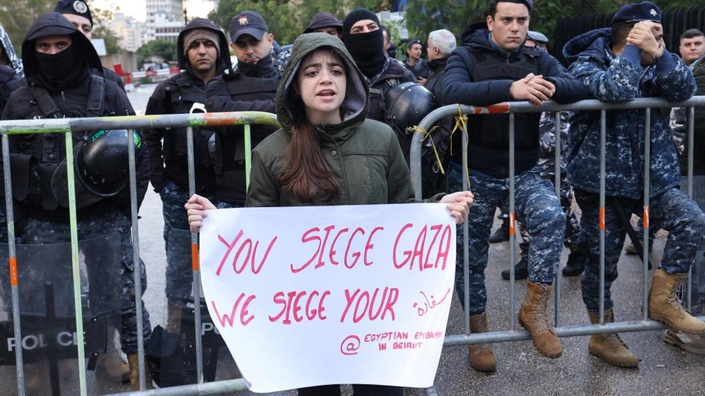 مصر، فلسطینی حامیوں کا پولیس ہیڈکوارٹر پر قبضہ، سیاسی نظام ہل گیا