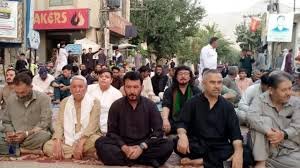 زمینی راستوں کی بندش کیخلاف زائرین کا کوئٹہ میں دھرنا