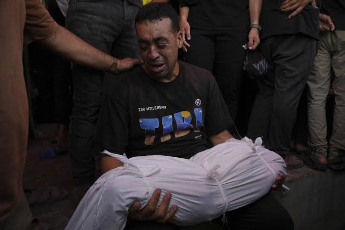 امداد کے متلاشی فلسطینیوں کا قتل عام روز کا معمول، صبح سے جاری حملوں میں 43 شہید