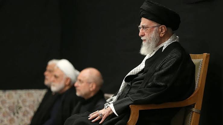 دھمکیاں نظر انداز، ولی امر مسلمین کی مجلس شب عاشور میں شجاعانہ شرکت