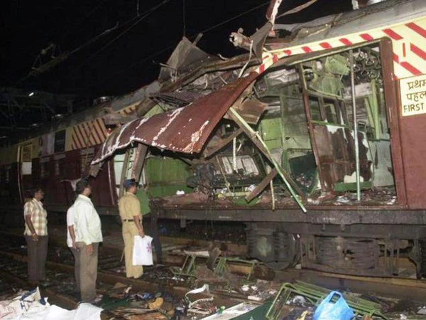ممبئی ہائیکورٹ کا بڑا فیصلہ: 2006 کے ٹرین بم دھماکوں کے 12 ملزمان بری