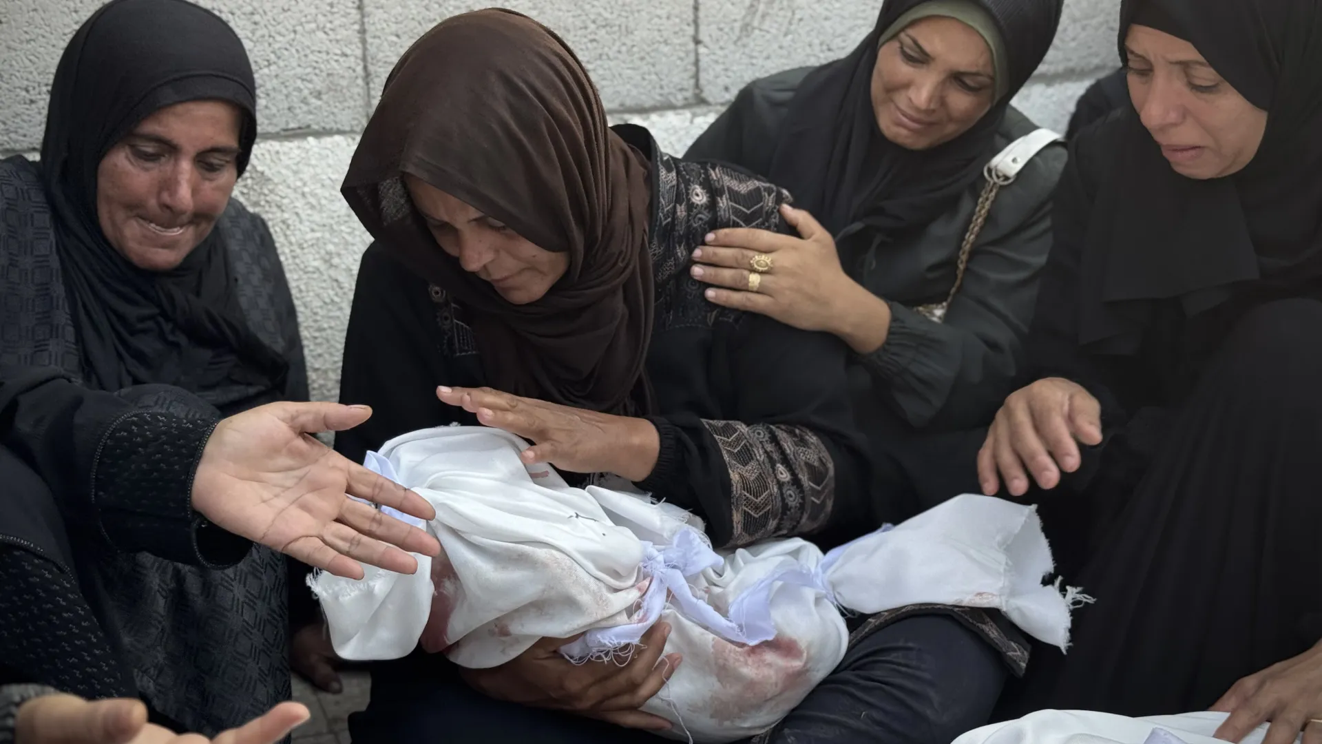 صیہونی فوج کے حملے تیز، 24 گھنٹوں میں 81 فلسطینی شہید، دنیا خاموش تماشائی