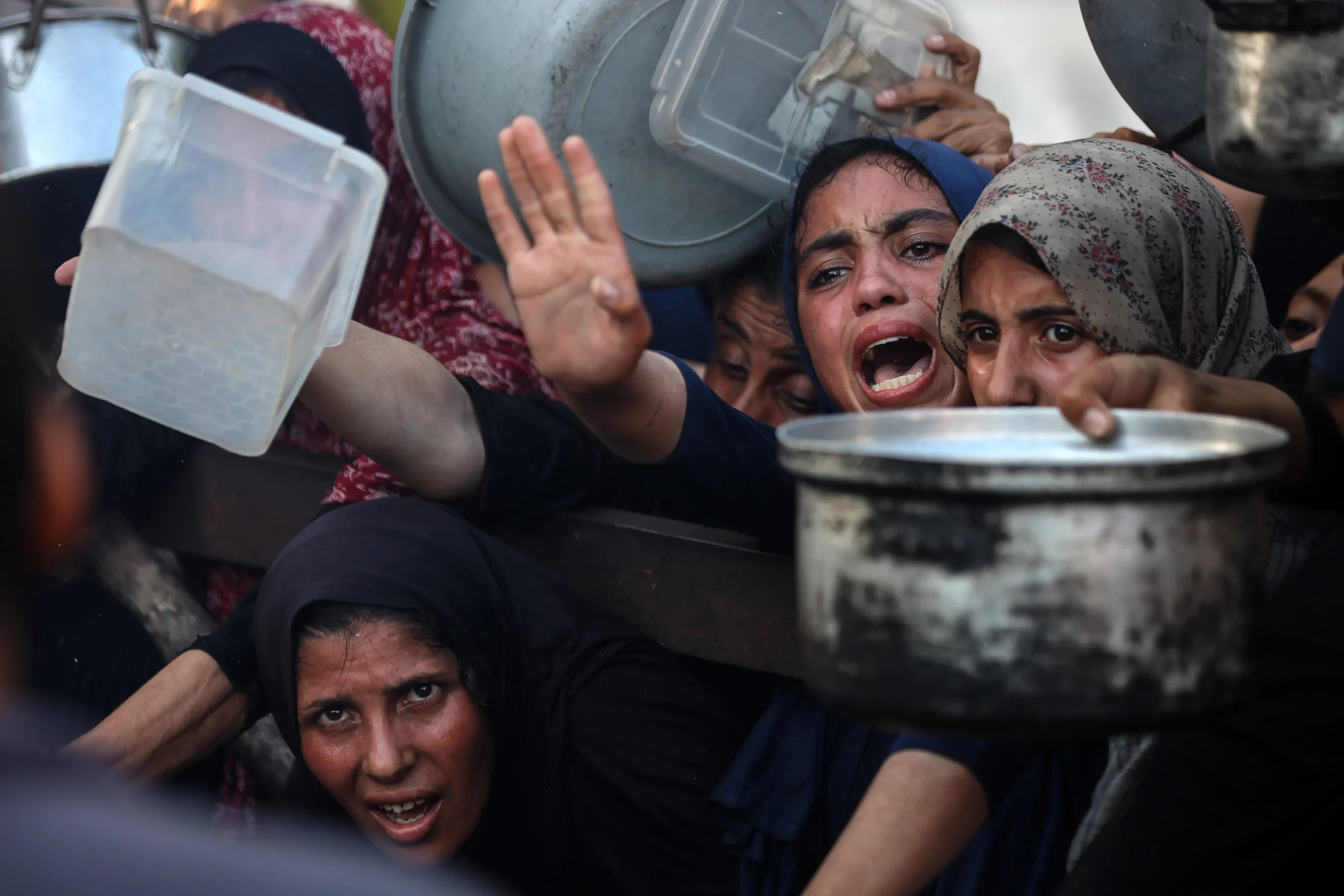 صیہونی حملوں میں مزید 51 فلسطینی شہید، بھوک سے 3 افراد چل بسے