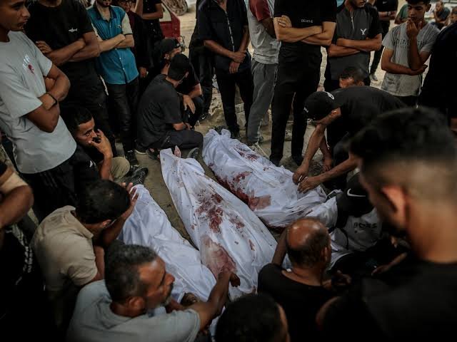 اسپتال، خیموں، مکانات، امدادی ہجوم پر حملے، مزید 42 فلسطینی شہید