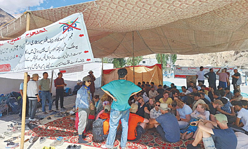 گلگت بلتستان کے تاجروں کے پاک چین بارڈر پر دھرنے کے 50 دن، سوست امیگریشن بند