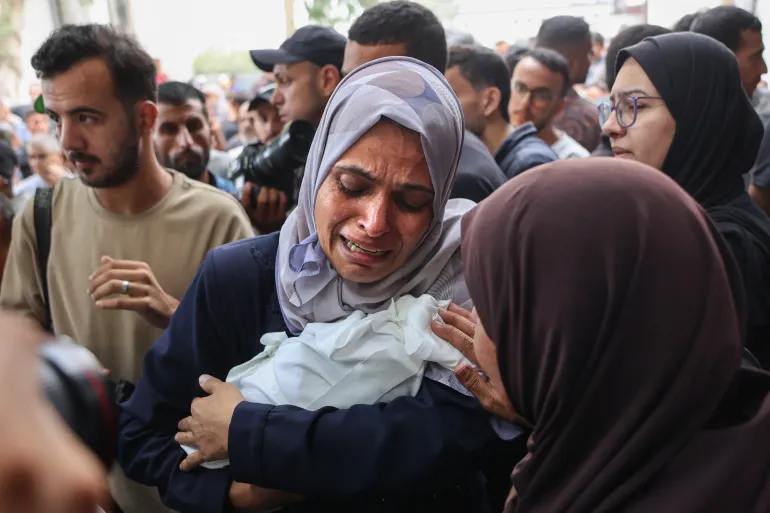 اسرائیل کے تازہ حملوں میں 72 اور بھوک سے 2 فلسطینی شہیید