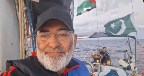 سابق سینیٹر مشتاق احمد اسرائیلی حراست میں ہیں اور وہ محفوظ و صحت مند ہیں، دفتر خارجہ