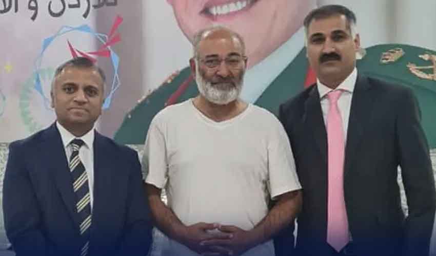 اسرائیلی قید سے پاکستانی سابق سینیٹر مشتاق احمد سمیت 131 رضاکار رہا