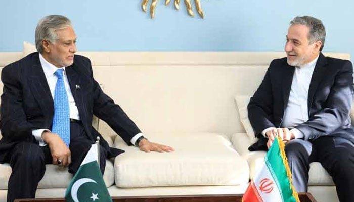 وزیرِ خارجہ اسحاق ڈار کی ایرانی وزیرِ خارجہ عباس عراقچی سے ملاقات