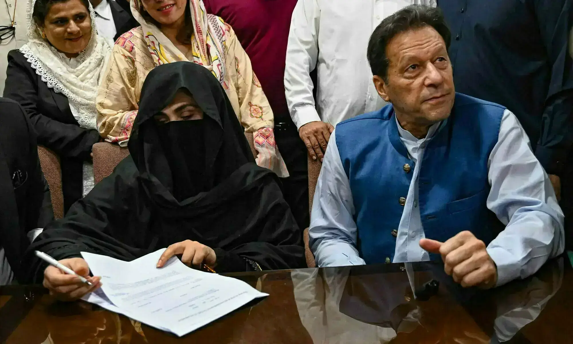توشہ خانہ ٹو کیس میں عمران خان اور اہلیہ کو 17، 17 سال قید کی سزا