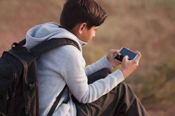 موبائل خریدنے کی بہترین عمر کیا ہے؟