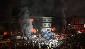 کراچی، گل پلازہ کی آگ المناک سانحہ بن گئی، 26 لاشیں نکال لی گئیں