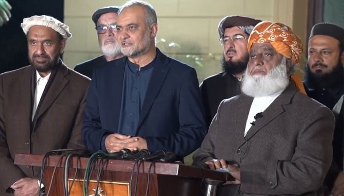 ہزاروں فلسطینیوں کے قاتل تین یاہو سے امن کی بات کرنے جارہے ہیں، فضل الرحمان