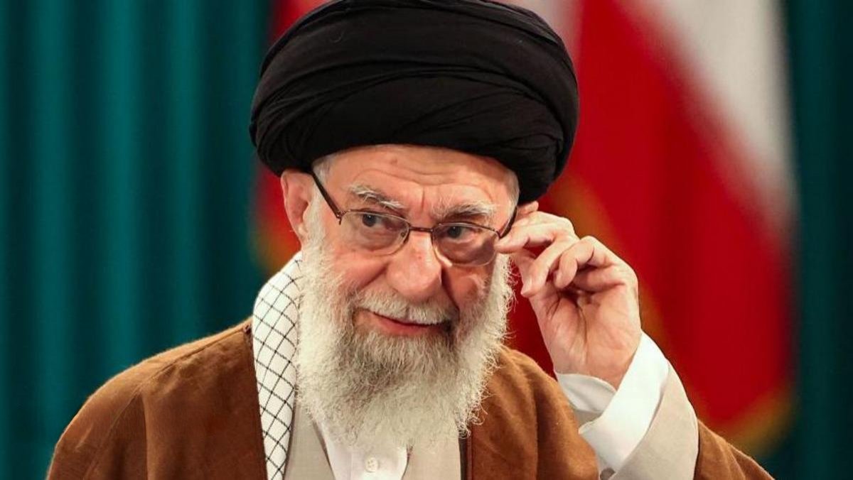 انقلاب اسلامی اور اسلامی جمہوریہ کے استحکام میں شہید رہبر معظم کا کردار