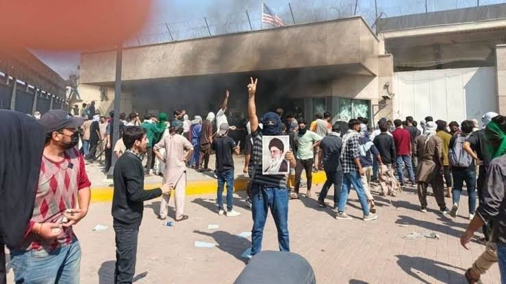 کراچی میں امریکی قونصلیٹ پر احتجاج، امریکی اہلکاروں کی فائرنگ سے 9 افراد شہید، 40 زخمی