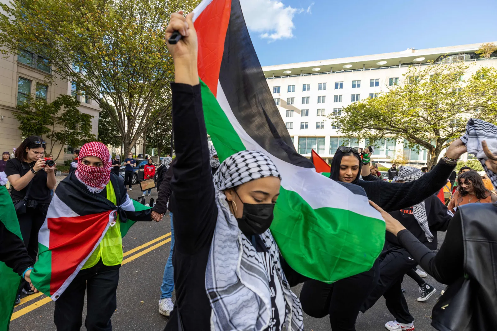 12 جامعات میں فلسطینی حامی طلبہ اور اساتذہ کی جاسوسی